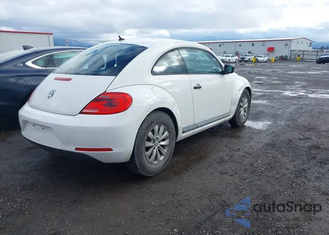 2013 Volkswagen Beetle 2.5L Entry z USA, uszkodzony, nr VIN 3VWFP7AT8DM652808